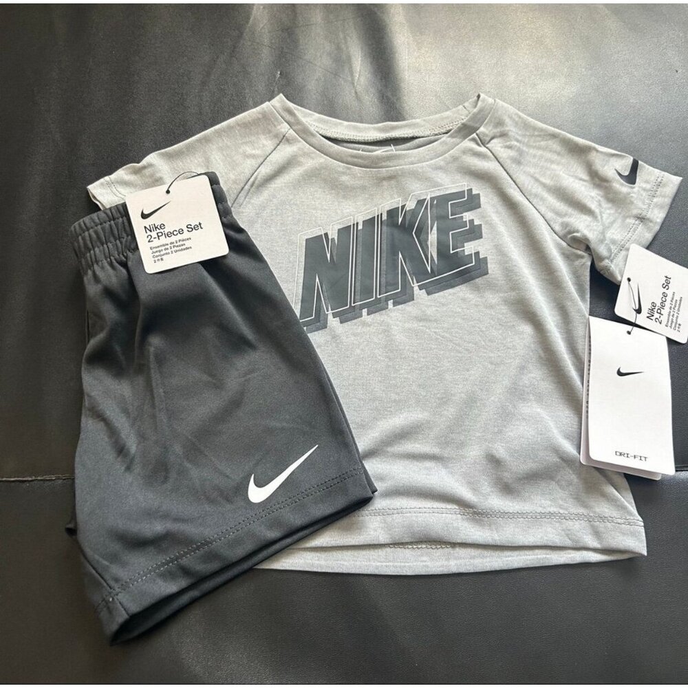 NWT Nike Athletic Set Baby Boys Size 18M